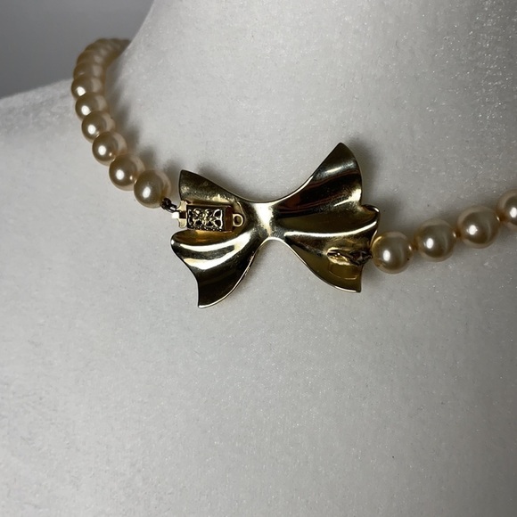 Vintage Champagne Pearls with Gold Bow Clasp - Picture 3 of 11